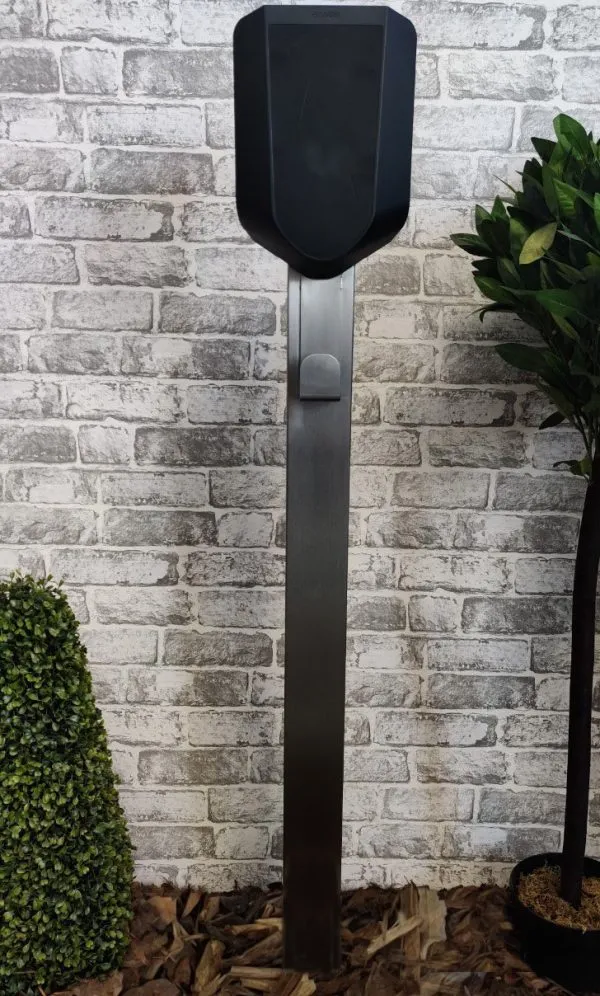 Easee square post, rooted base